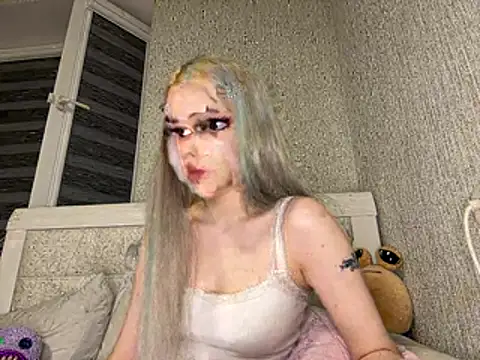 NINAKISSY online show from June 19, 2026, 8:01 pm