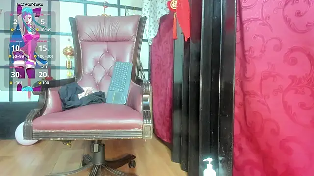  QueenMarilyn online show from July 8, 2026, 7:07 pm