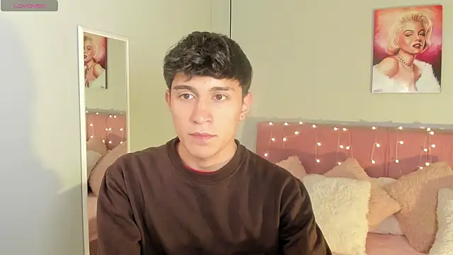 Snapshot of ryan_valentino chatting on June 26, 2026, 1:37 pm ryan valentino online show from June 26, 2026, 1:37 pm