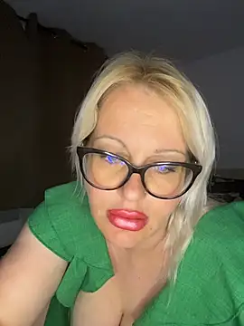 brenda121 online show from May 27, 2026, 9:56 pm
