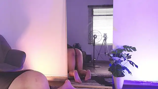 Snapshot of AshleyMonroee__ chatting on June 21, 2026, 2:08 pm AshleyMonroee online show from June 21, 2026, 2:08 pm