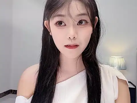 smalldaiwang online show from June 11, 2026, 3:04 am