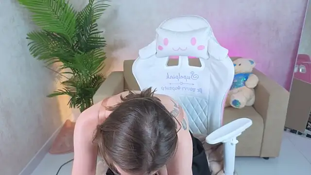kira hatti online show from June 24, 2026, 8:35 am