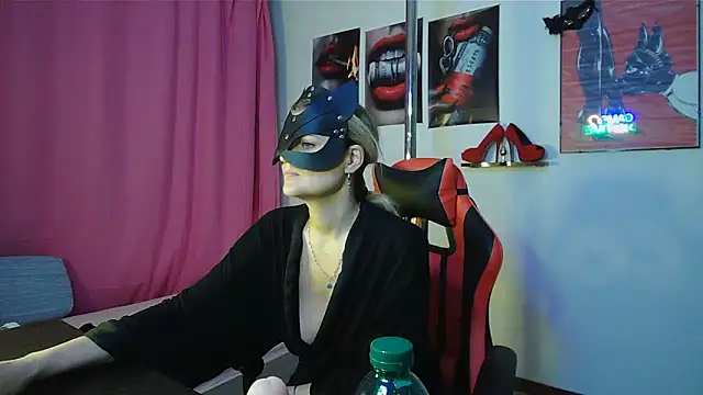 LolaSelvaggia online show from June 9, 2026, 10:21 pm