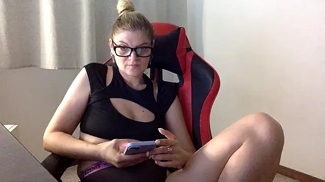 LolaSelvaggia online show from July 28, 2026, 2:35 pm