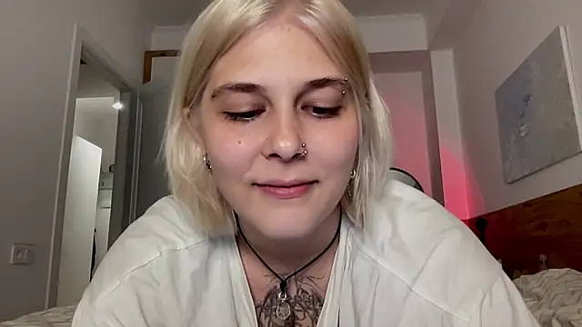 Snapshot of Ella_Bloom chatting on July 12, 2026, 7:05 pm Ella Bloom online show from July 12, 2026, 7:05 pm