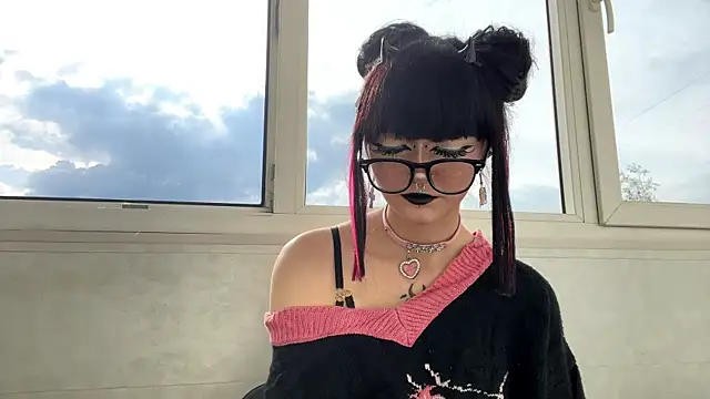 HolyCute online show from June 6, 2026, 2:22 pm
