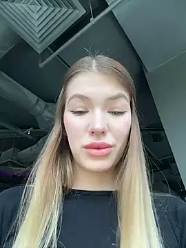 Dreamy Mia online show from June 5, 2026, 9:15 am