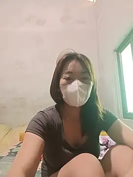 -Trinina- online show from June 17, 2026, 5:32 am