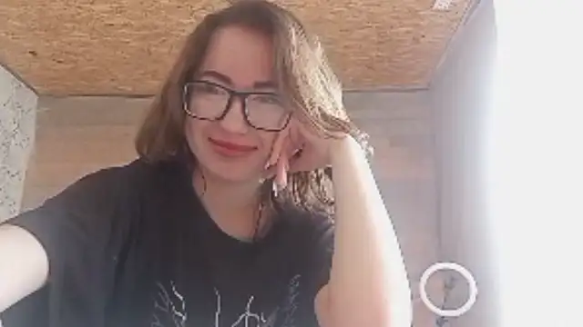 OliviaMoment online show from June 13, 2026, 9:18 am