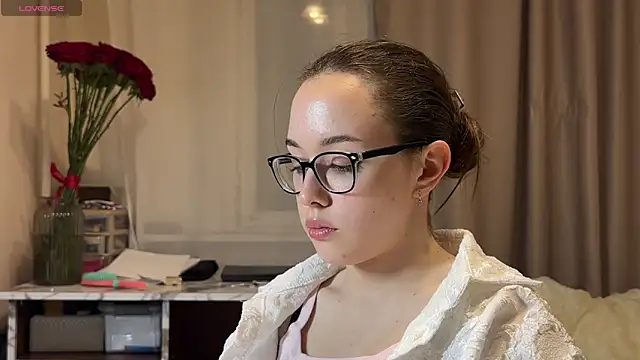 KiraKiss7 online show from June 4, 2026, 7:20 pm