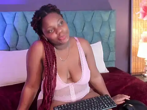RoxaneMiranda online show from May 28, 2026, 8:50 pm