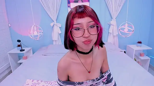Snapshot of Venus_Rouge chatting on July 15, 2026, 3:34 am Venus Rouge online show from July 15, 2026, 3:34 am