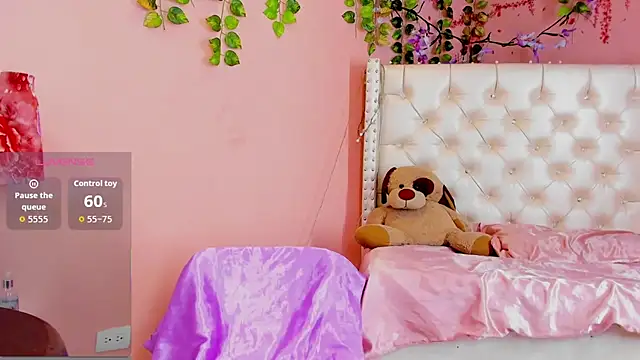Snapshot of valentinee_xo chatting on June 11, 2026, 4:43 am valentinee xo online show from June 11, 2026, 4:43 am