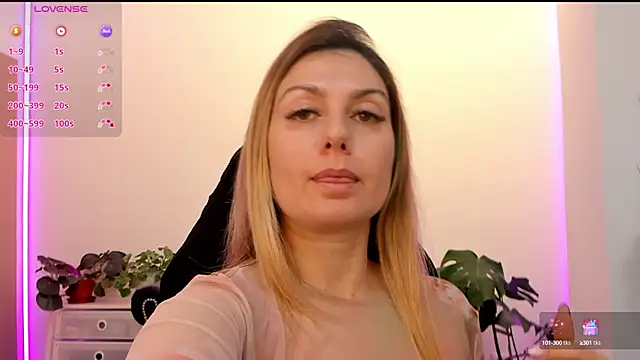 LindaWhite  online show from December 12, 2024, 3:48 pm