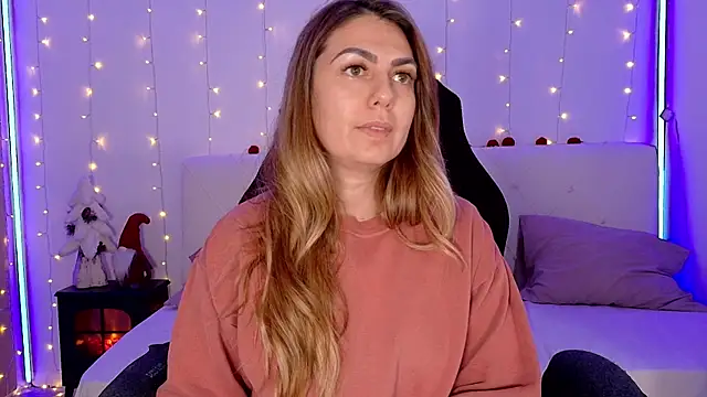 LindaWhite  online show from December 14, 2025, 10:03 pm