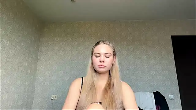 Cary blonde online show from June 15, 2026, 6:04 am
