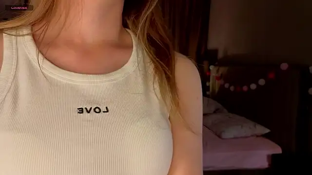 Snapshot of JenevaLitalien chatting on June 8, 2026, 6:19 pm JenevaLitalien online show from June 8, 2026, 6:19 pm