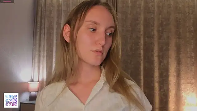 Snapshot of JenevaLitalien chatting on July 13, 2026, 3:37 pm JenevaLitalien online show from July 13, 2026, 3:37 pm