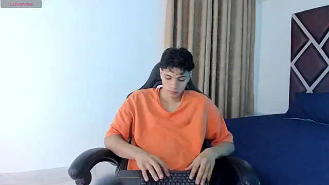 Snapshot of Ithan_Hott chatting on July 4, 2026, 3:45 am Ithan Hott online show from July 4, 2026, 3:45 am