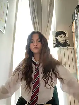 Reilbellll online show from June 26, 2026, 3:49 pm