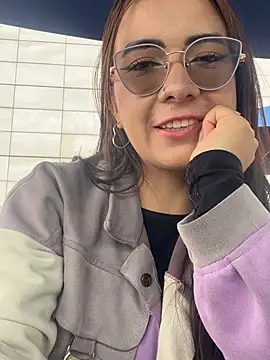 Snapshot of arilynn_ chatting on June 18, 2026, 3:49 pm arilynn online show from June 18, 2026, 3:49 pm