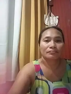 Snapshot of Queenslay chatting on July 15, 2026, 9:42 pm Queenslay online show from July 15, 2026, 9:42 pm