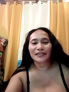 Snapshot of Queenslay chatting on July 17, 2026, 5:03 am Queenslay online show from July 17, 2026, 5:03 am