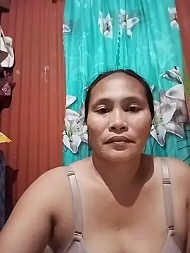 Snapshot of Queenslay chatting on August 3, 2026, 10:43 am Queenslay online show from August 3, 2026, 10:43 am