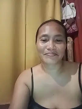 Snapshot of Queenslay chatting on August 6, 2026, 10:00 pm Queenslay online show from August 6, 2026, 10:00 pm