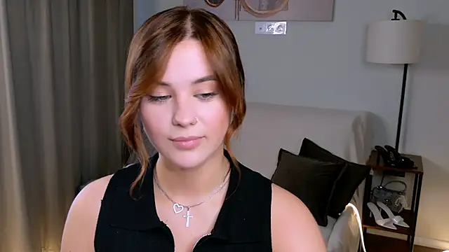 Snapshot of MurielGray chatting on June 13, 2026, 7:39 am MurielGray online show from June 13, 2026, 7:39 am