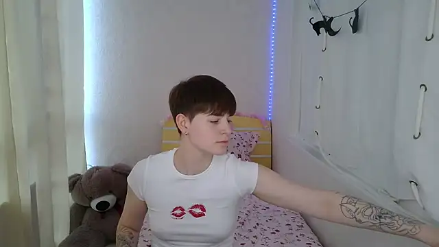 Snapshot of EmyHills chatting on June 12, 2026, 2:38 pm EmyHills online show from June 12, 2026, 2:38 pm