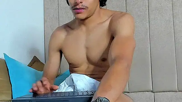 Snapshot of tommyhot7 chatting on July 15, 2026, 10:53 am tommyhot7 online show from July 15, 2026, 10:53 am