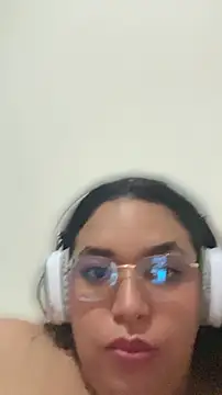 Snapshot of isisjhonson777 chatting on June 12, 2026, 4:33 am isisjhonson777 online show from June 12, 2026, 4:33 am