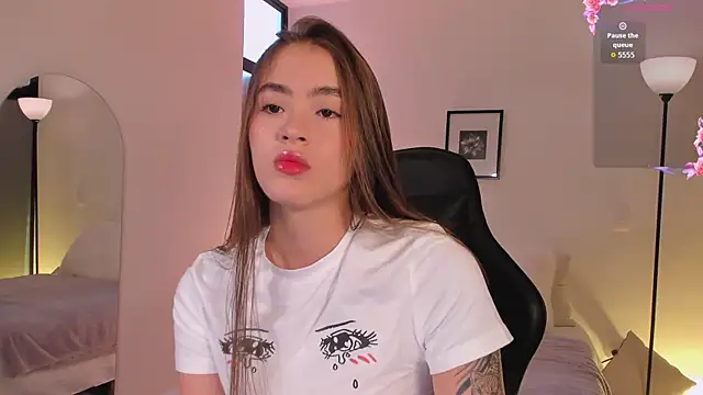 LizzyColins online show from June 25, 2026, 7:18 pm