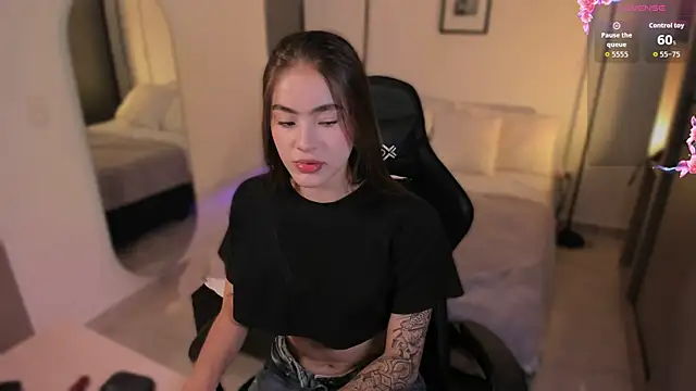 LizzyColins online show from July 16, 2026, 6:47 pm