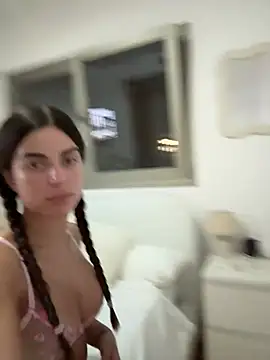 miaabelluccii online show from July 8, 2026, 10:36 pm