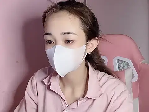 Snapshot of Alee8668 chatting on June 1, 2026, 6:48 am Alee8668 online show from June 1, 2026, 6:48 am
