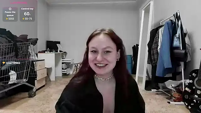 LoiseLovetto online show from July 8, 2026, 6:12 pm