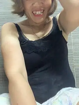 Emlyla online show from June 1, 2026, 9:33 am