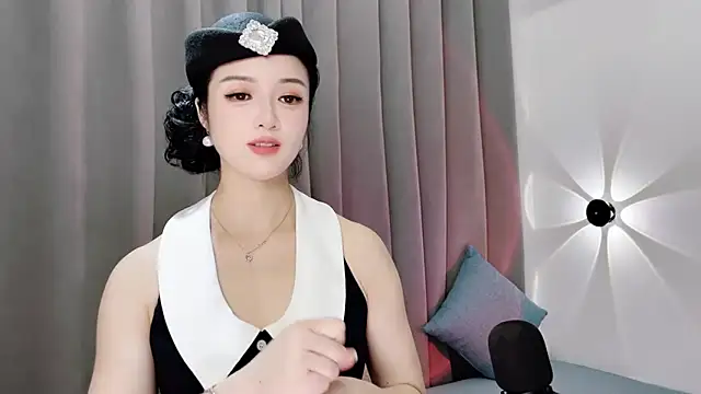Snapshot of Momo-Wow chatting on June 18, 2026, 9:14 am Momo-Wow online show from June 18, 2026, 9:14 am