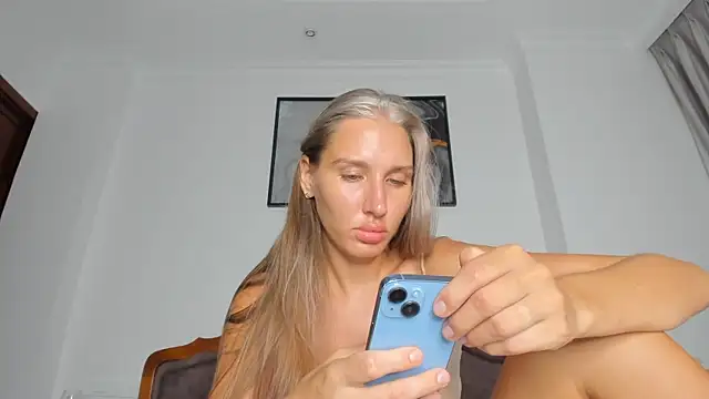 Snapshot of SofiClimbing chatting on September 26, 2025, 2:10 pm SofiClimbing online show from September 26, 2025, 2:10 pm