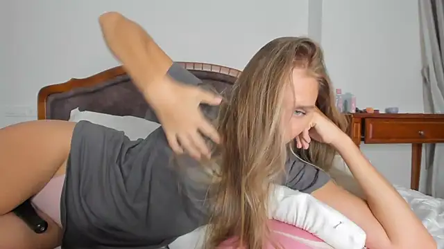 Snapshot of SofiClimbing chatting on October 13, 2025, 3:56 pm SofiClimbing online show from October 13, 2025, 3:56 pm