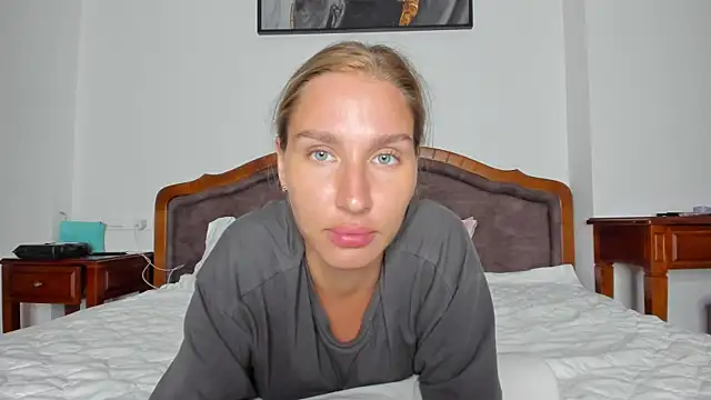 Snapshot of SofiClimbing chatting on October 24, 2025, 10:11 am SofiClimbing online show from October 24, 2025, 10:11 am