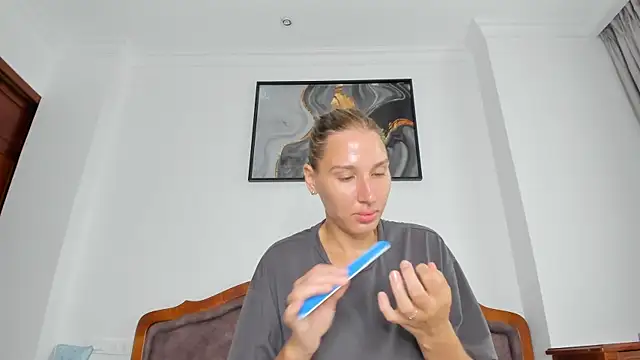 Snapshot of SofiClimbing chatting on October 25, 2025, 5:59 am SofiClimbing online show from October 25, 2025, 5:59 am