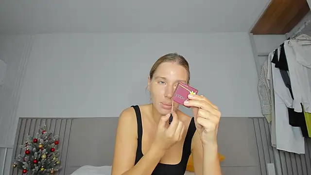 Snapshot of SofiClimbing chatting on December 16, 2025, 3:55 am SofiClimbing online show from December 16, 2025, 3:55 am