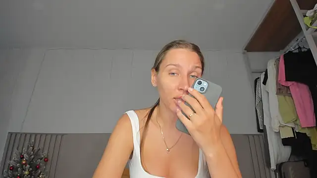 Snapshot of SofiClimbing chatting on January 12, 2026, 3:01 am SofiClimbing online show from January 12, 2026, 3:01 am