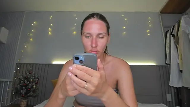 Snapshot of SofiClimbing chatting on January 18, 2026, 11:47 am SofiClimbing online show from January 18, 2026, 11:47 am