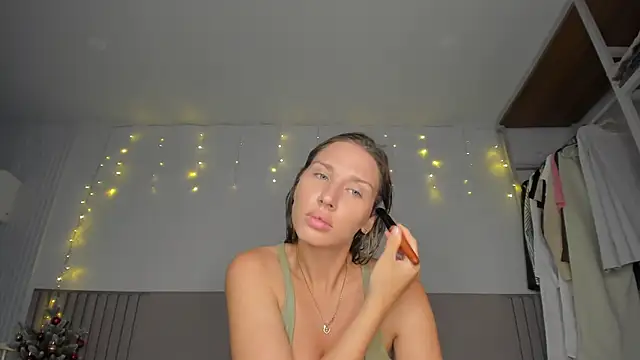 Snapshot of SofiClimbing chatting on February 1, 2026, 3:16 am SofiClimbing online show from February 1, 2026, 3:16 am