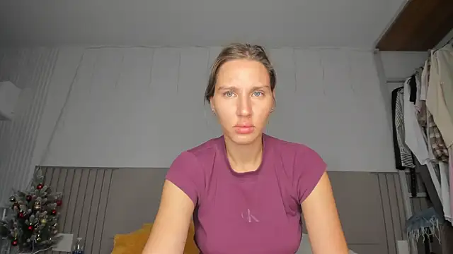 Snapshot of SofiClimbing chatting on February 16, 2026, 1:24 am SofiClimbing online show from February 16, 2026, 1:24 am